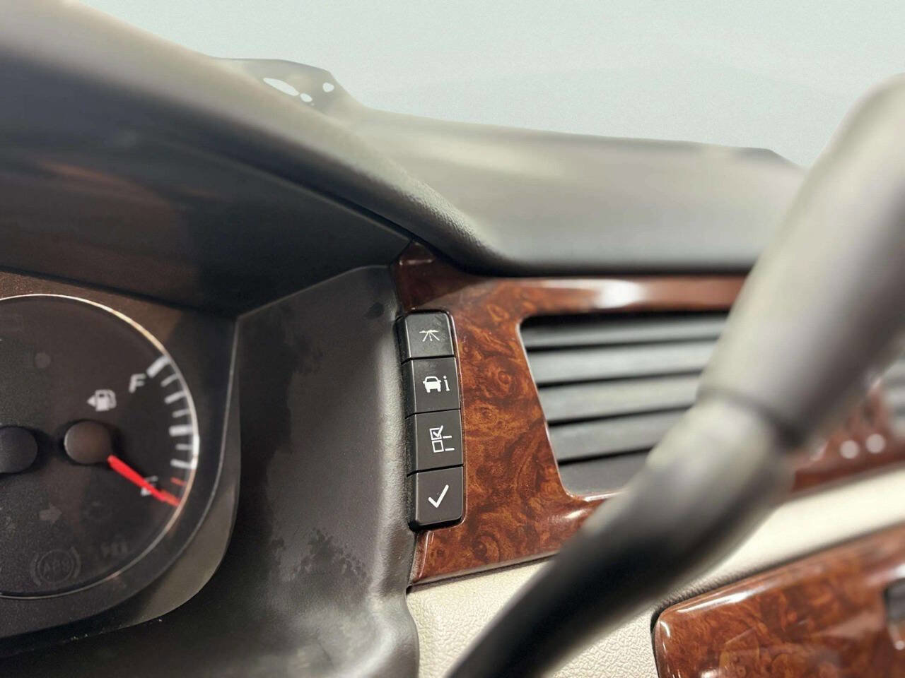 Used 2010 Chevrolet Impala LT w/ Convenience Package image 31