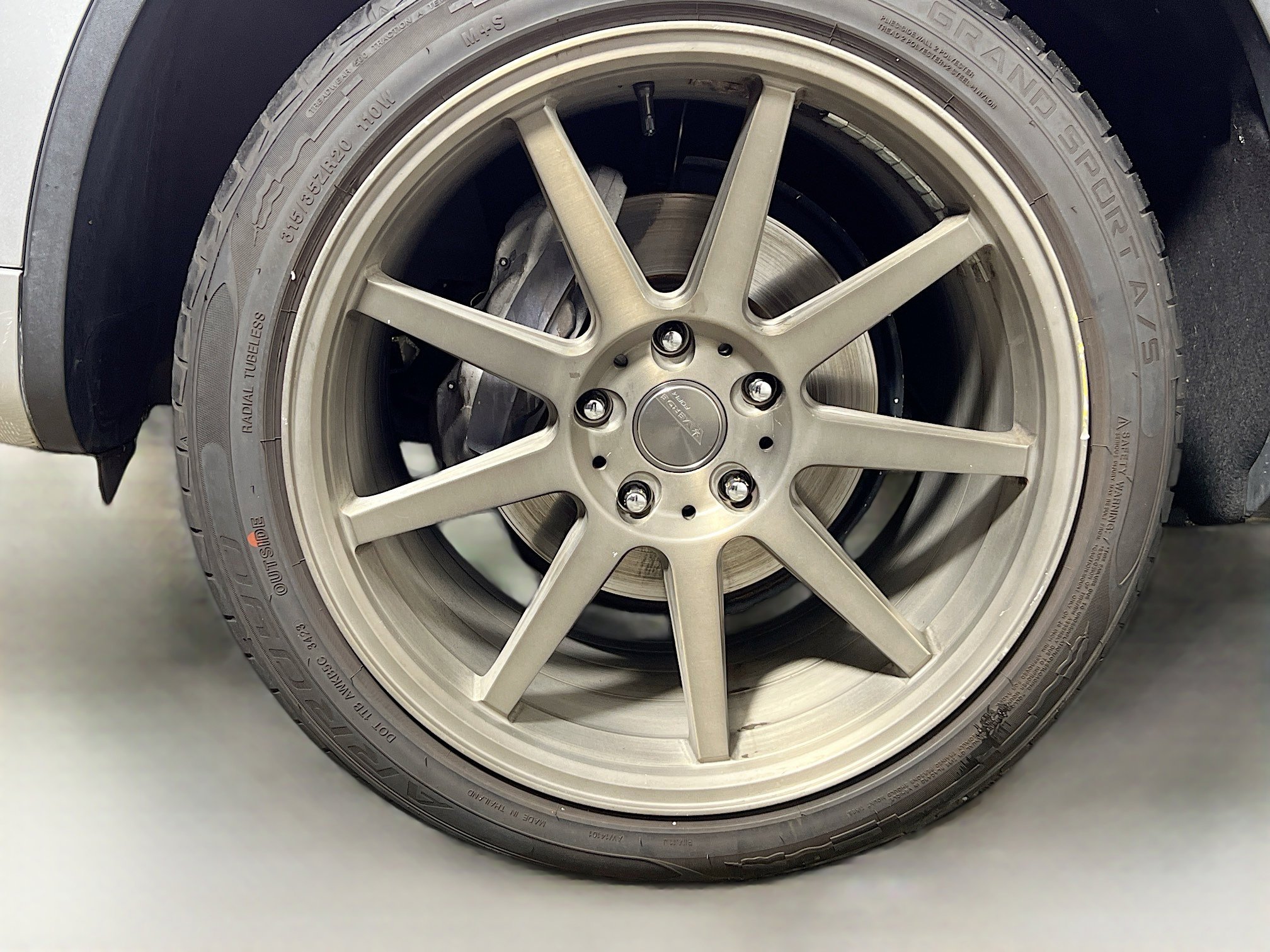 Used 2014 Volkswagen Touareg Sport image 14