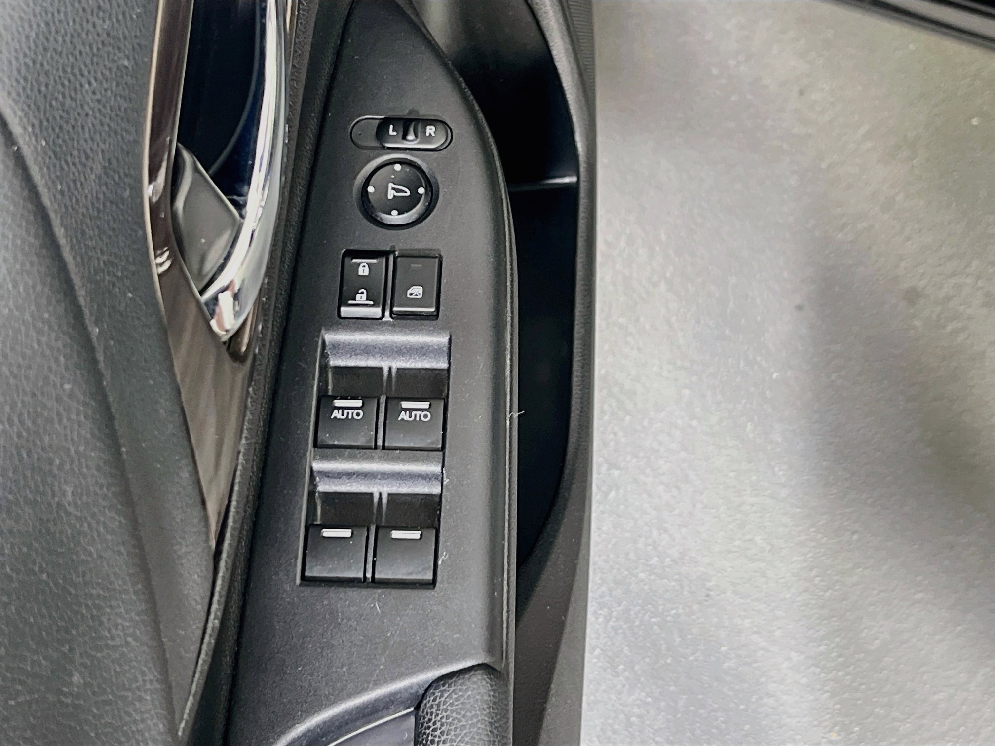 Used 2017 Honda Accord EX-L image 17
