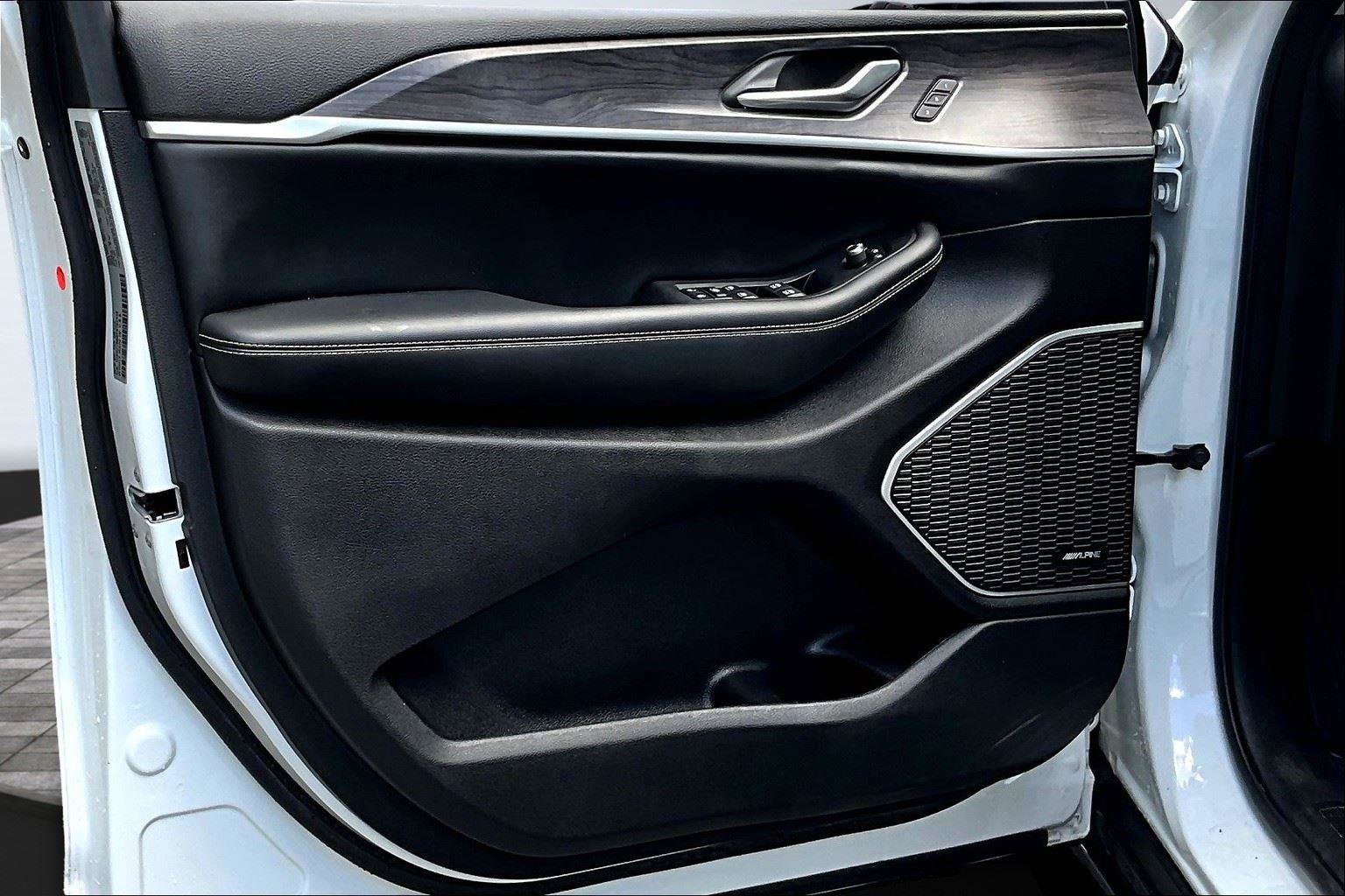 Used 2023 Jeep Grand Cherokee 4WD 4xe image 24