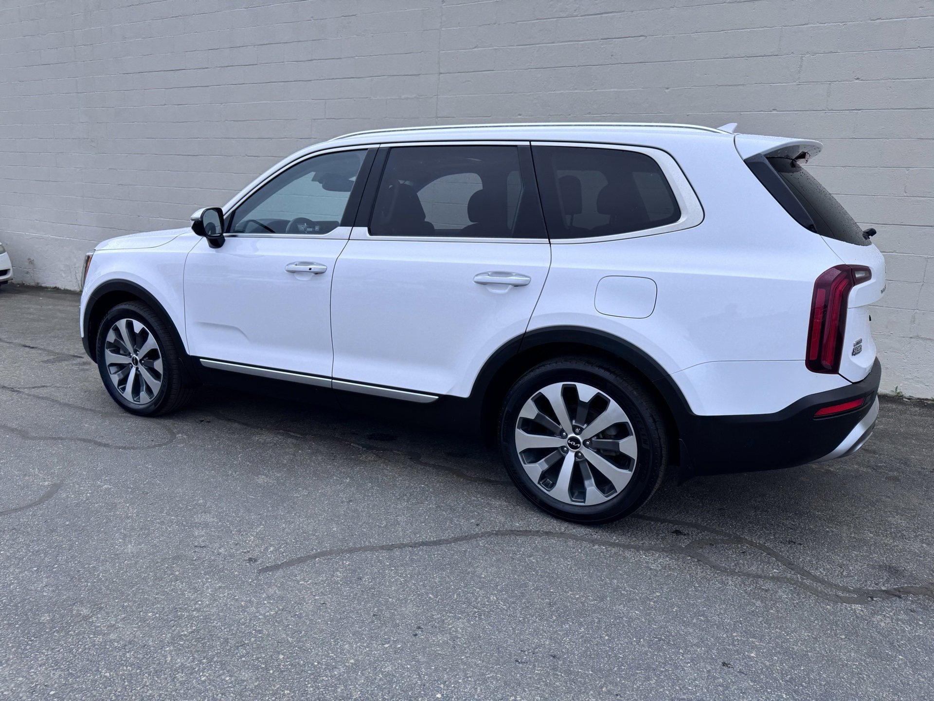 Used 2022 Kia Telluride SX image 3