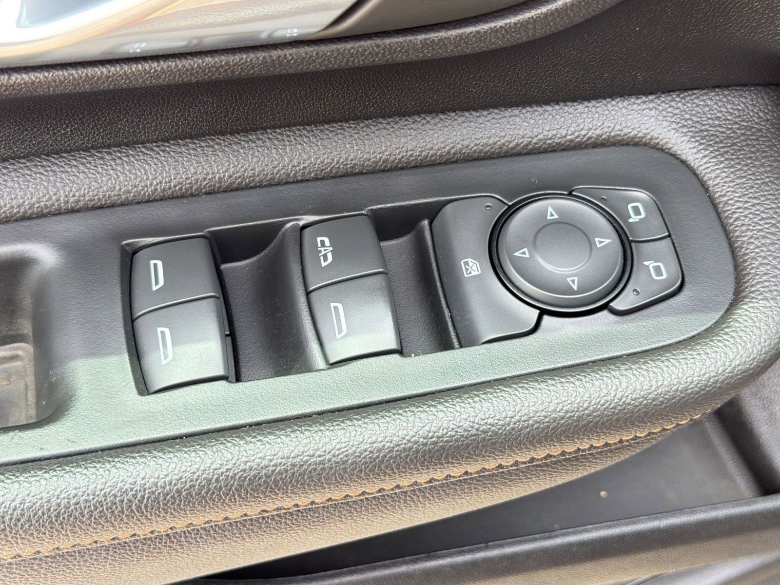 Used 2022 GMC Terrain AT4 AWD/4WD image 11