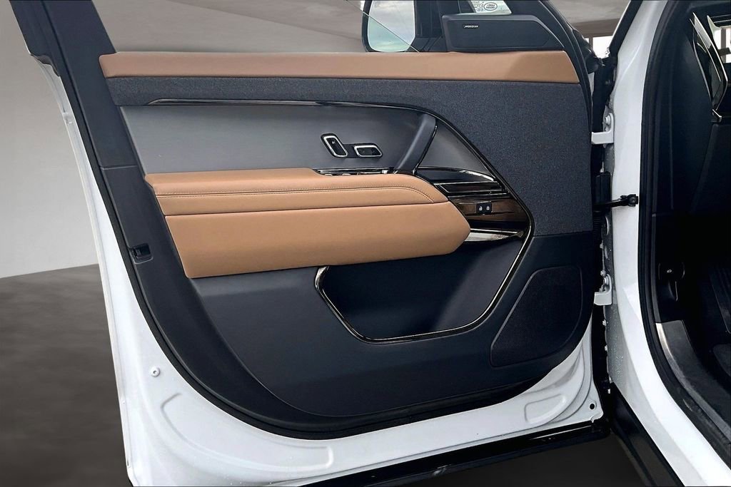 Used 2024 Land Rover Range Rover Sport SE image 18