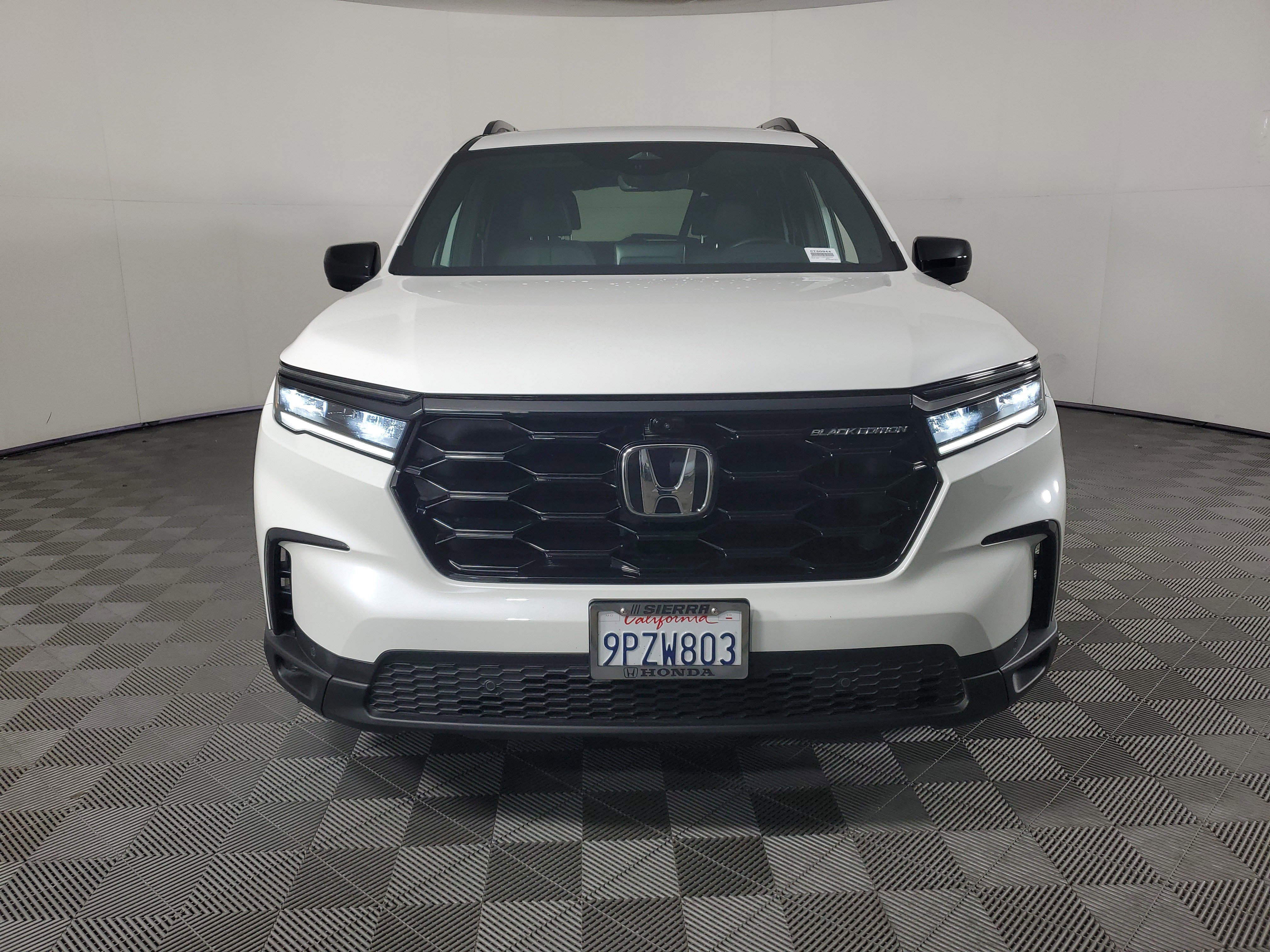 Certified 2025 Honda Pilot Black Edition image 9