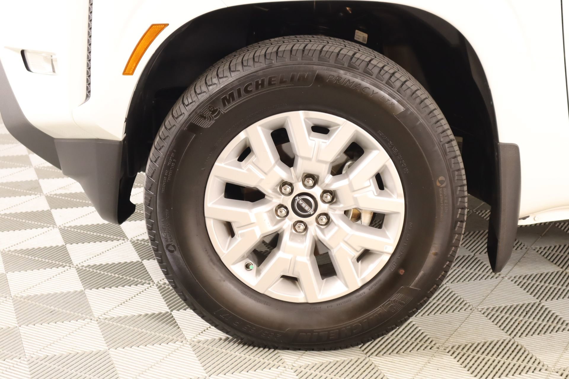 Used 2024 Nissan Frontier SV w/ SV Convenience Package image 17