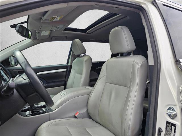 Used 2014 Toyota Highlander XLE AWD/4WD image 20