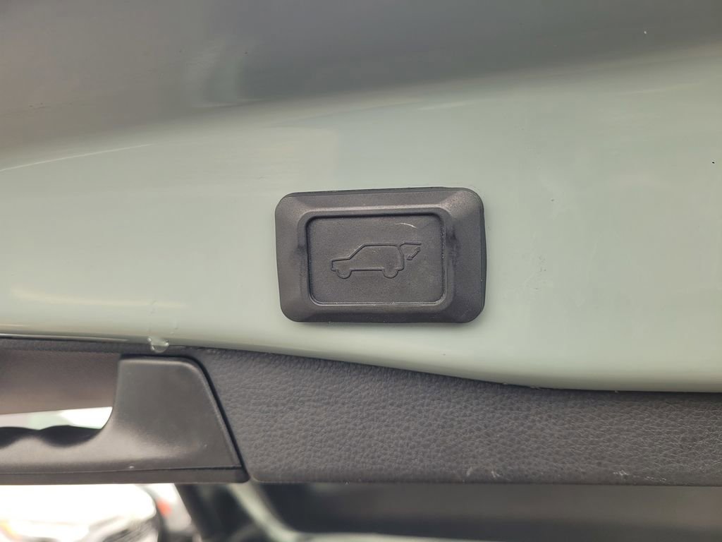 Used 2022 Toyota RAV4 XLE Premium w/ Carpet Mat Package (TMS) image 9