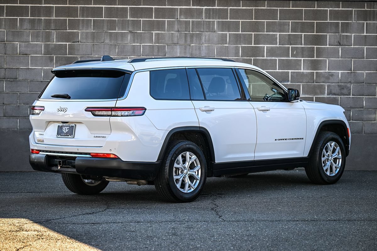 Used 2023 Jeep Grand Cherokee L Limited AWD/4WD image 3