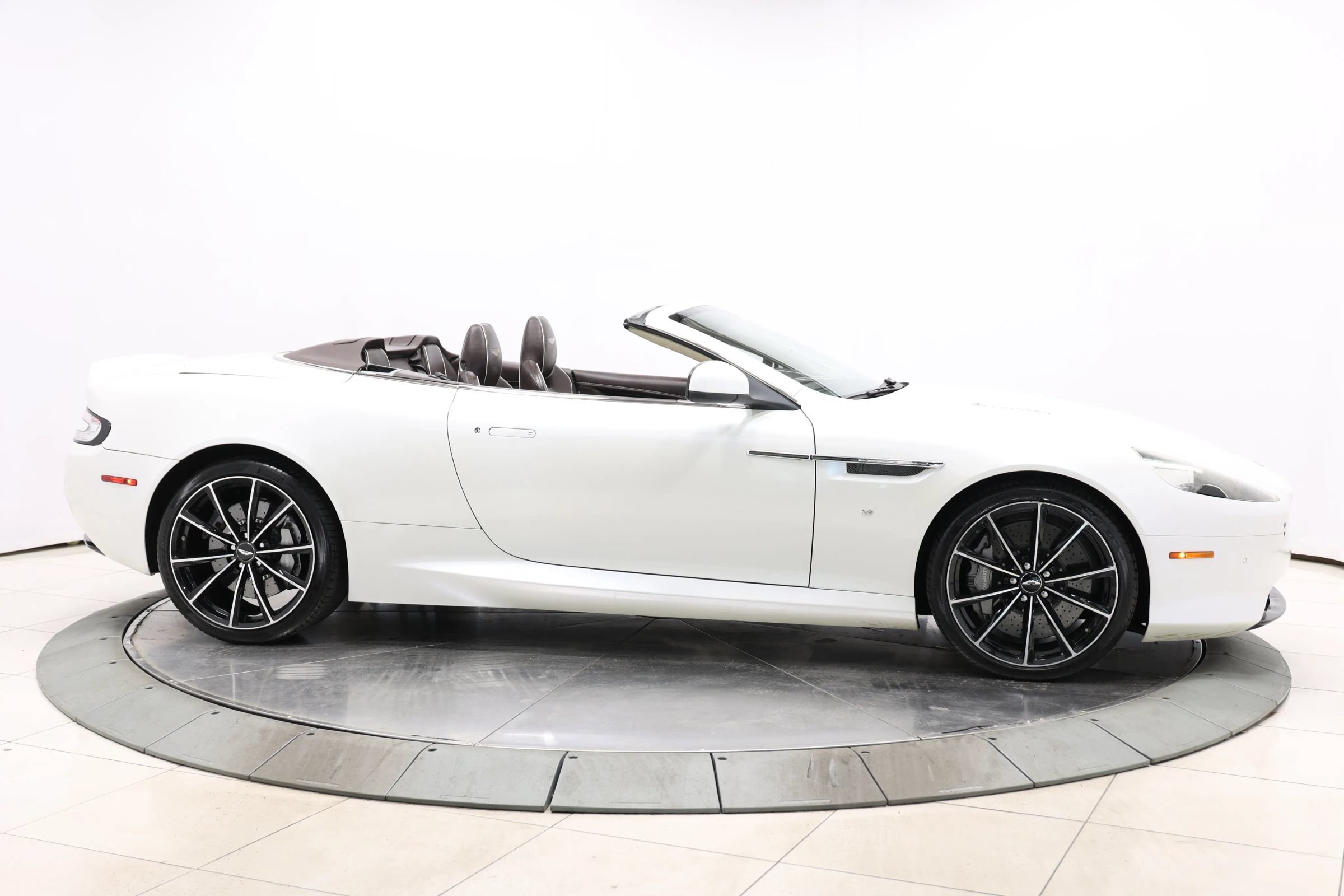 Used 2016 Aston Martin DB9 GT RWD image 59