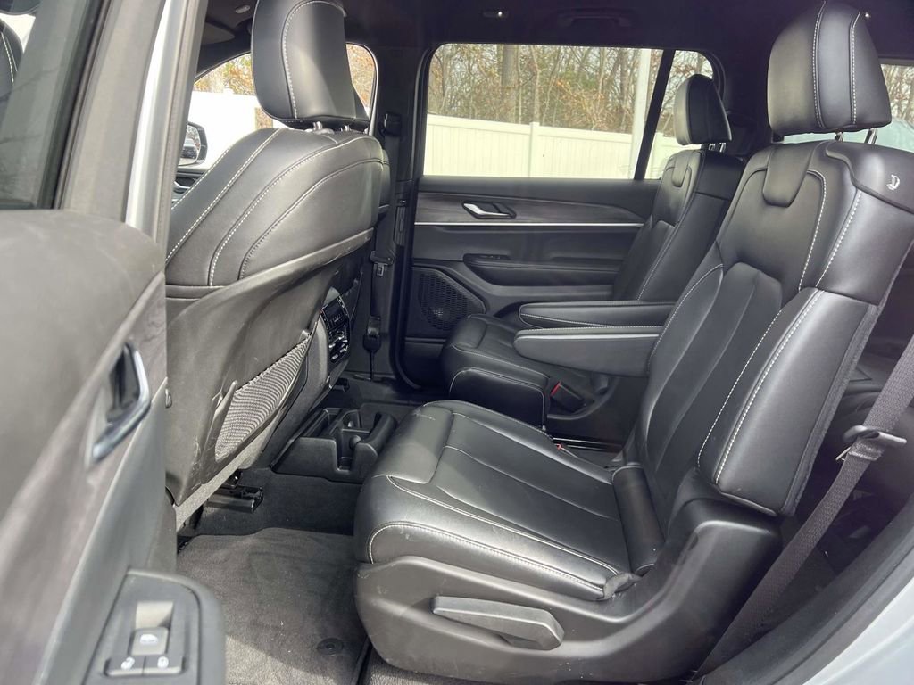 Used 2025 Jeep Grand Cherokee L Limited image 18