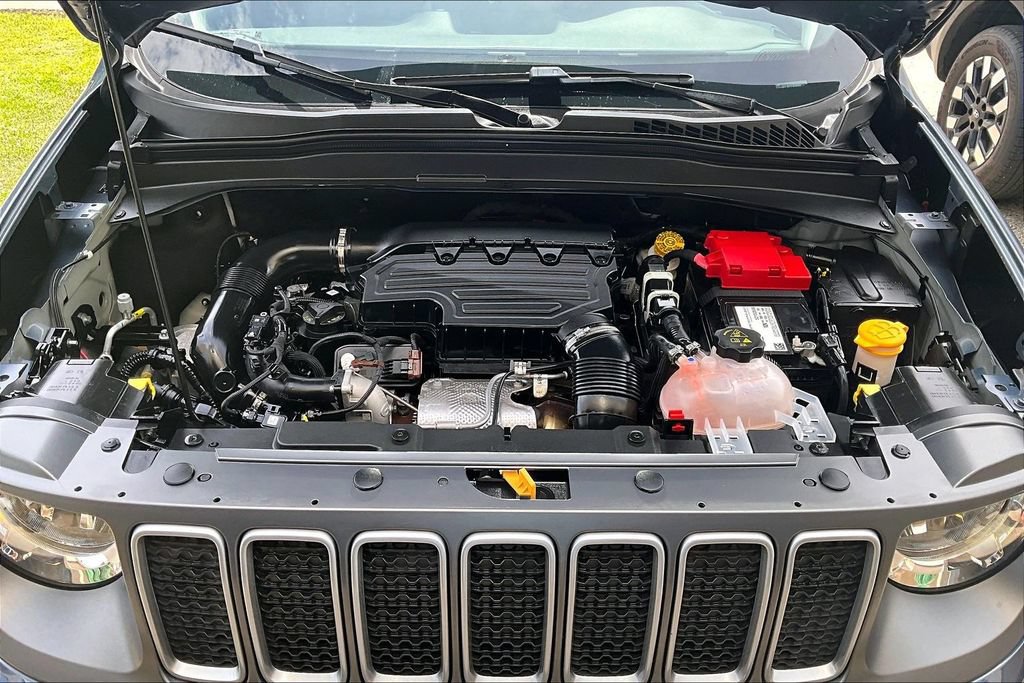 Used 2023 Jeep Renegade Limited w/ Sun/Sound Group AWD/4WD image 12