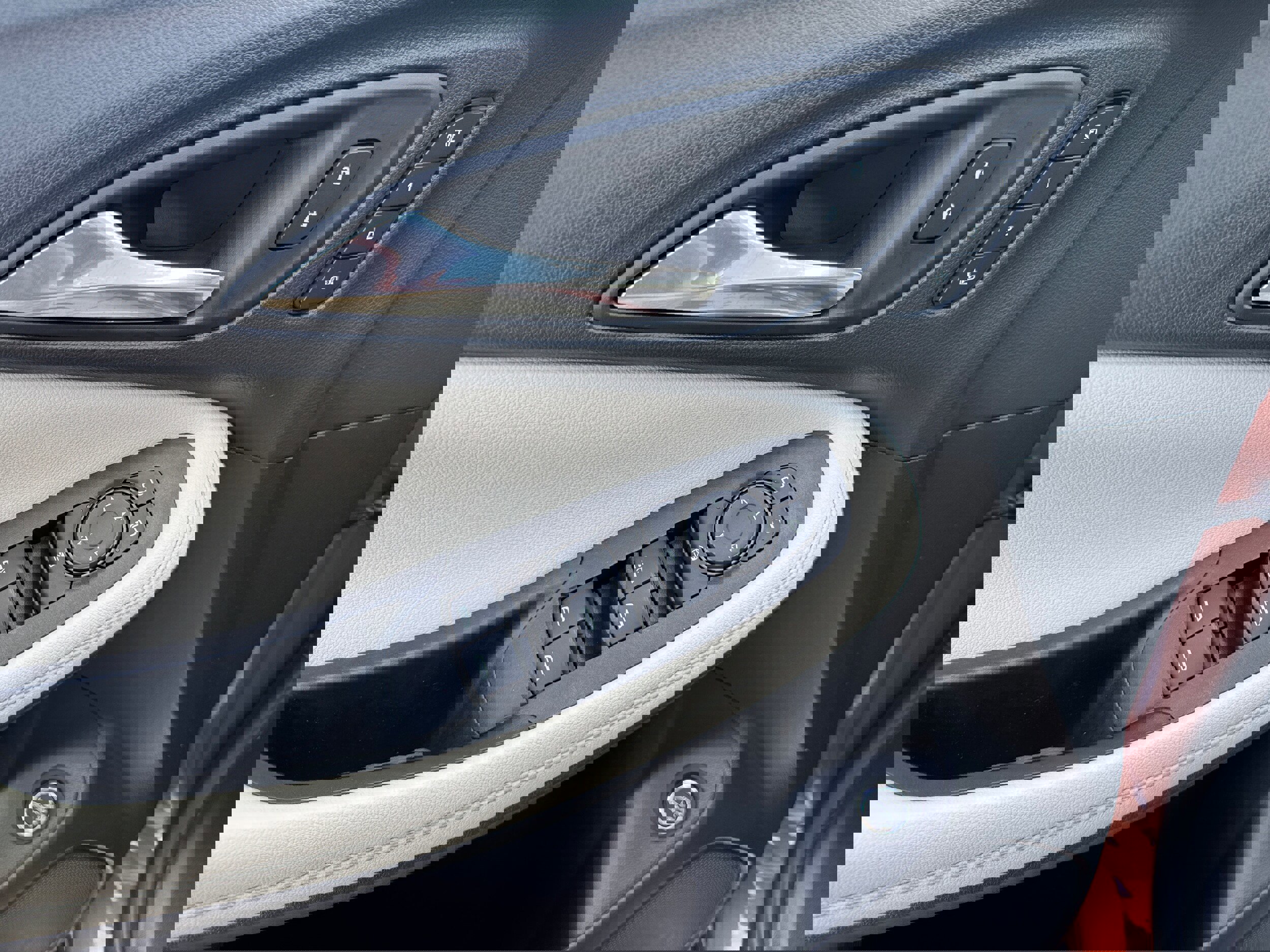 Used 2020 Buick Encore GX Essence w/ Experience Buick Package image 11