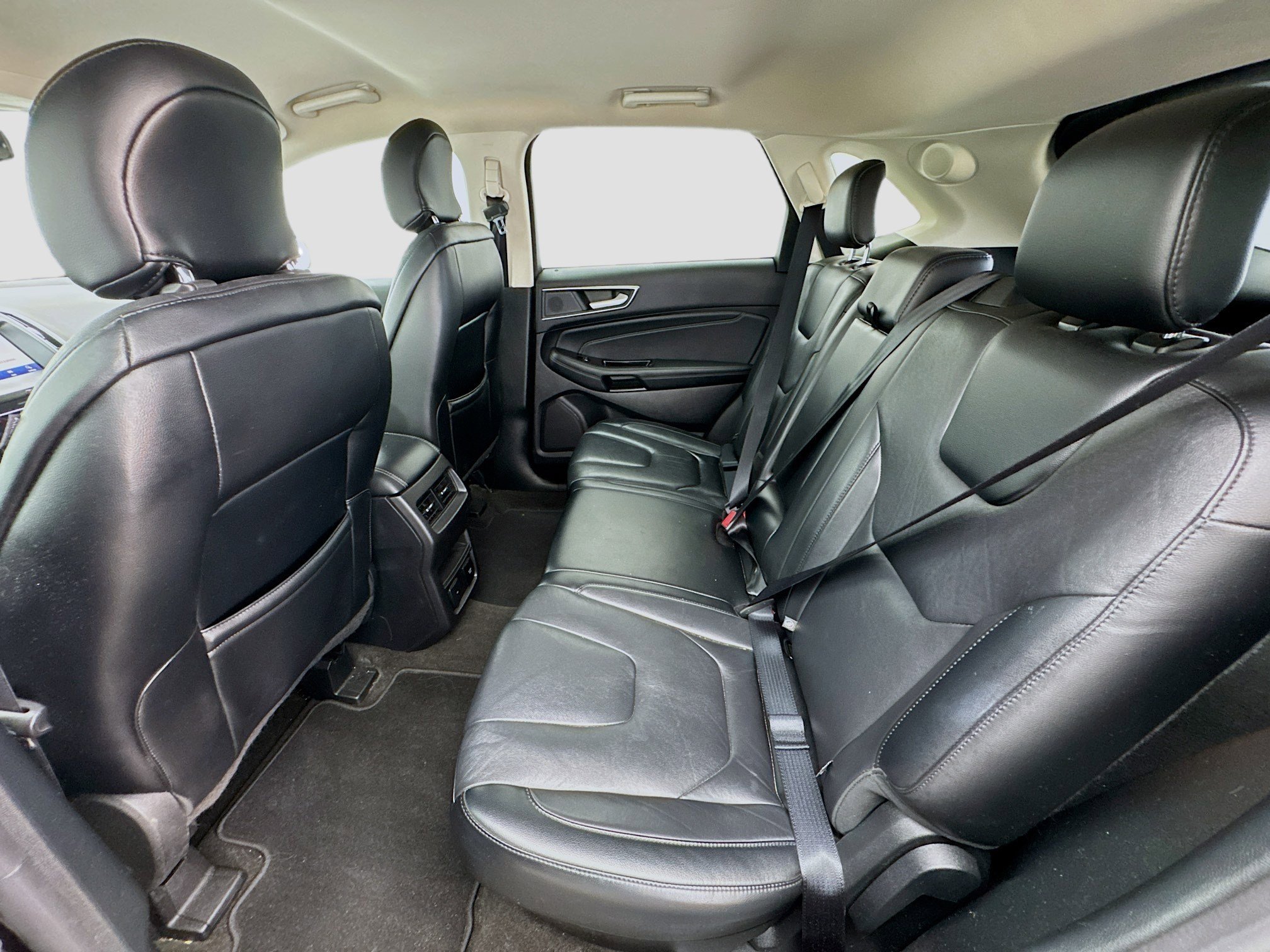 Used 2019 Ford Edge Titanium image 15