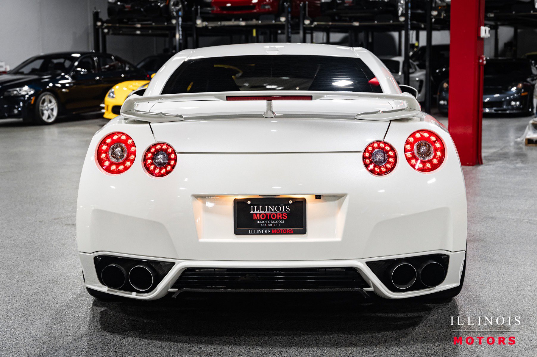 Used 2014 Nissan GT-R Premium image 4