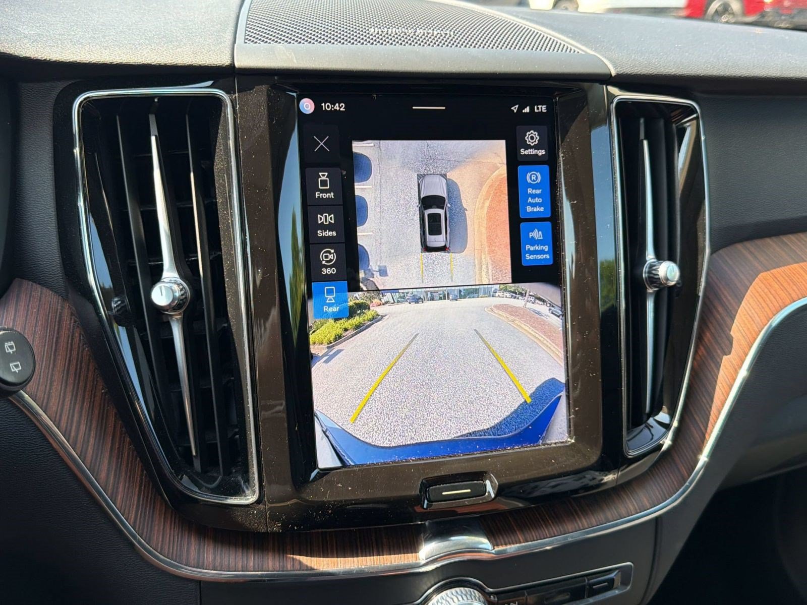 Certified 2024 Volvo XC60 B5 Plus w/ Climate Package AWD/4WD image 19