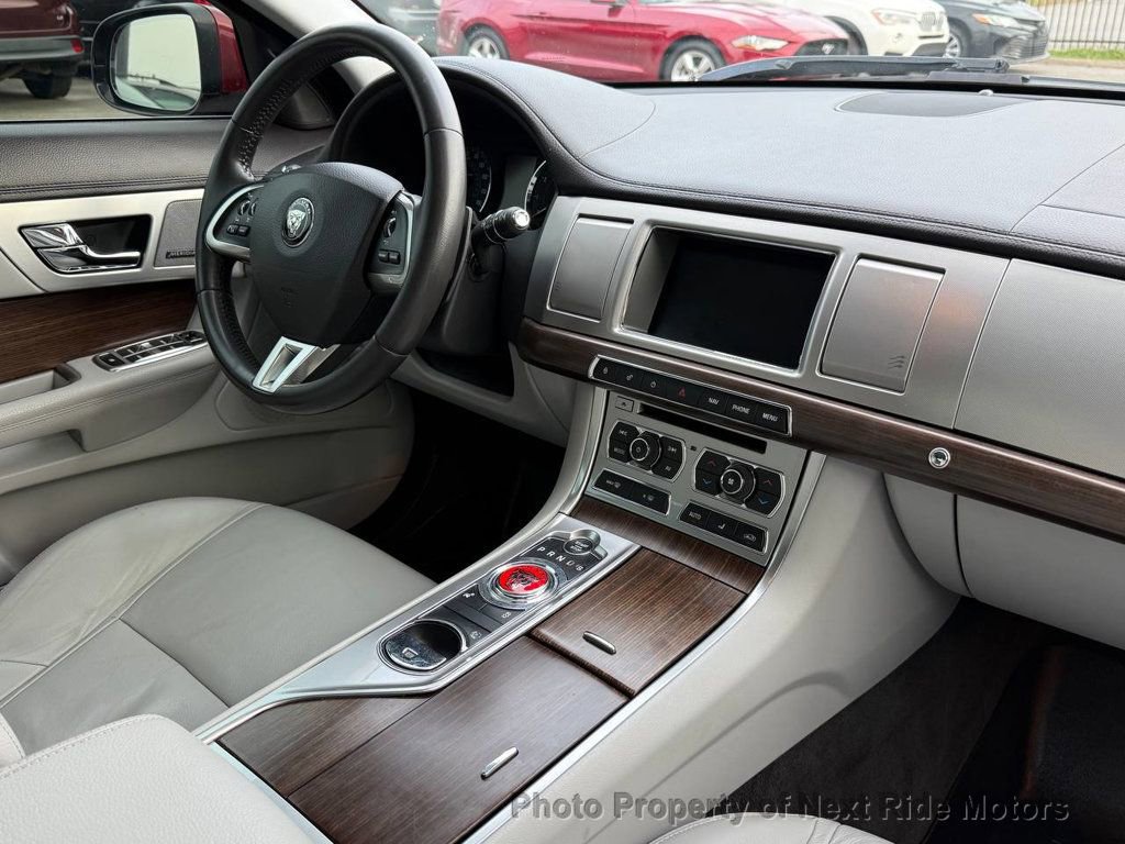 Used 2015 Jaguar XF Premium image 18