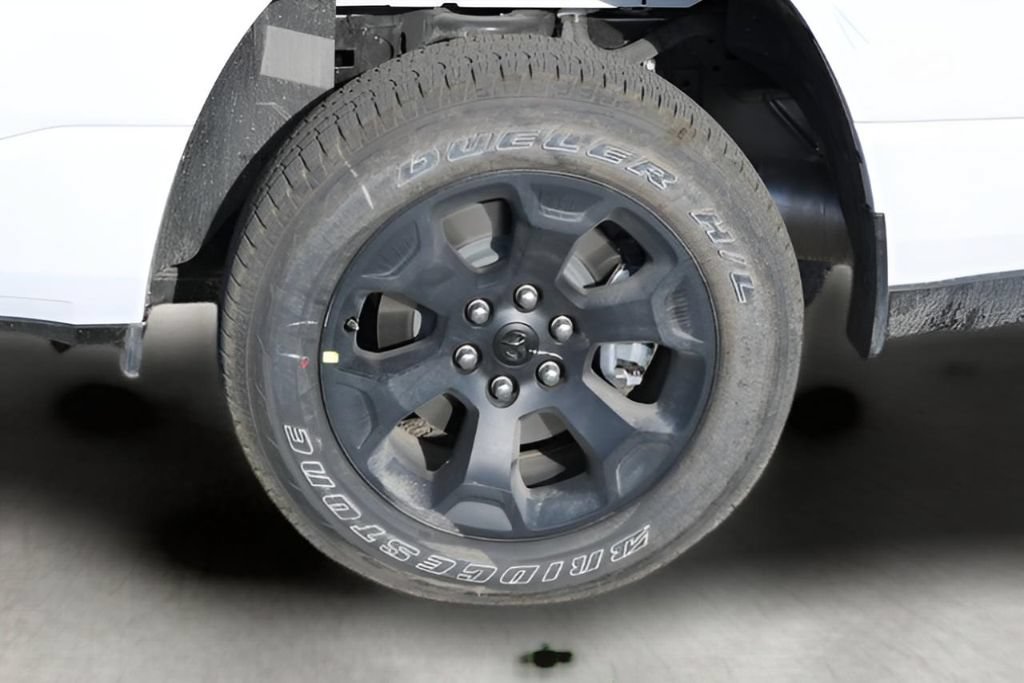 New 2026 RAM 1500 Express AWD/4WD image 9