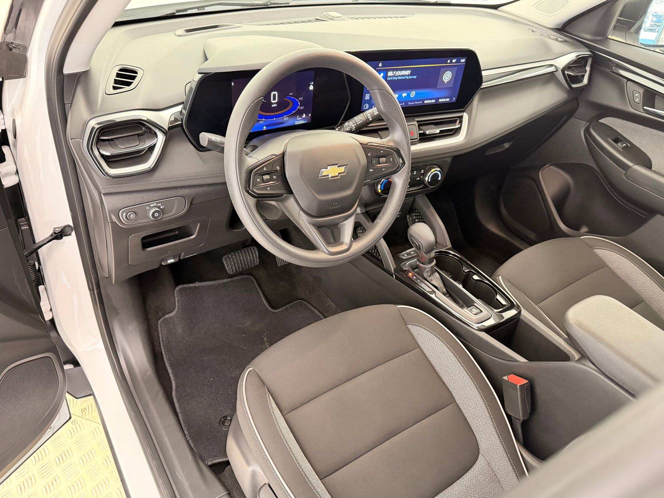 Used 2024 Chevrolet TrailBlazer LS w/ LS Convenience Package image 4