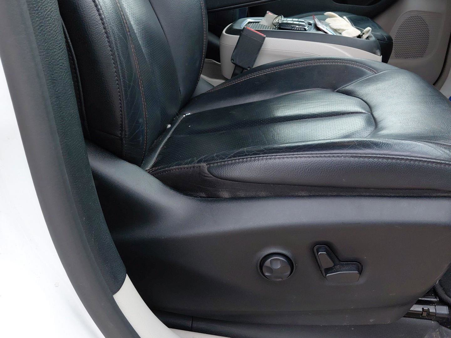 Used 2019 Chrysler Pacifica Touring-L Plus w/ Tire & Wheel Group FWD image 13