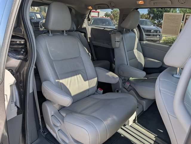 Used 2019 Toyota Sienna XLE w/ XLE Navigation Package FWD image 34