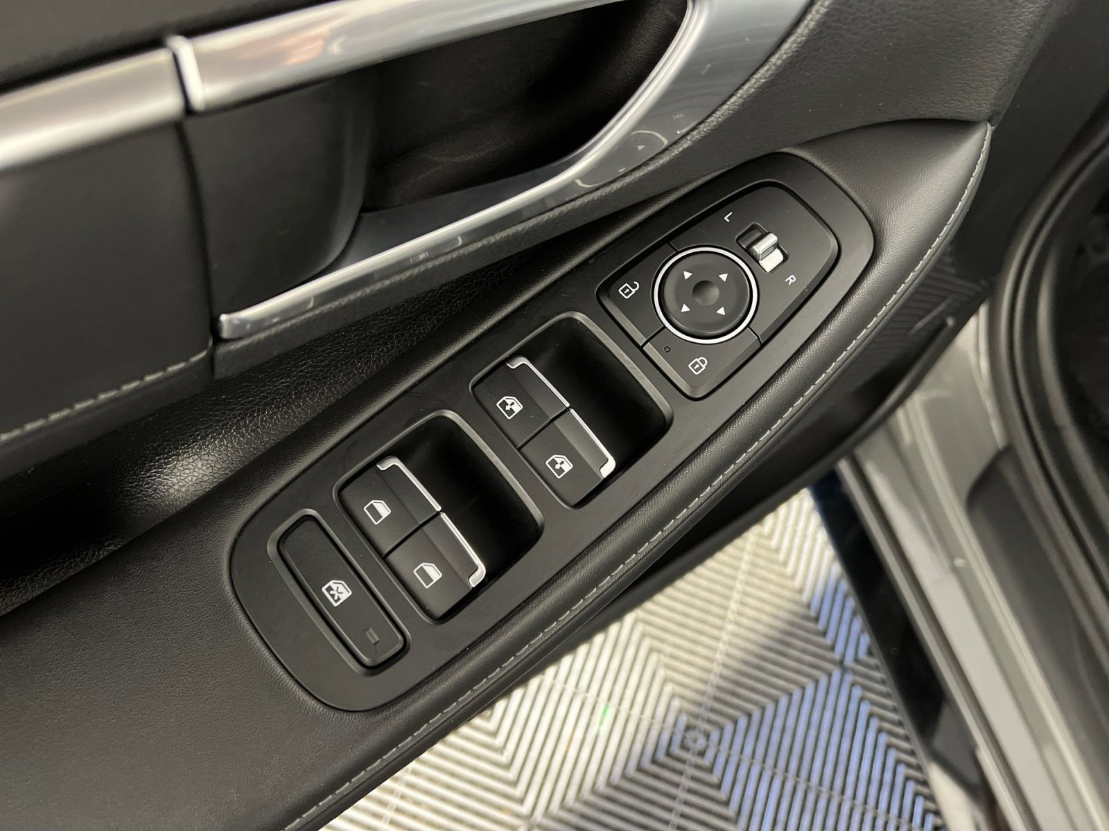 Used 2022 Hyundai Sonata Limited image 15