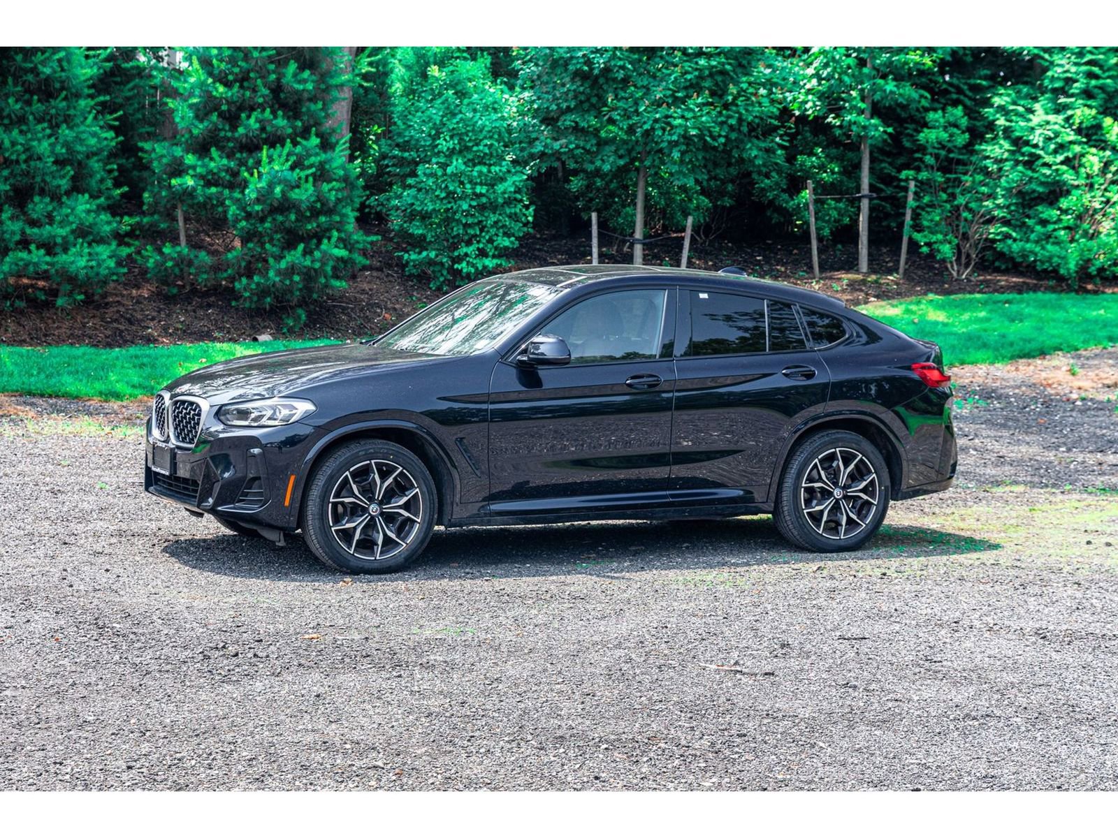 Used 2022 BMW X4 xDrive30i w/ M Sport Package 2 AWD/4WD image 2