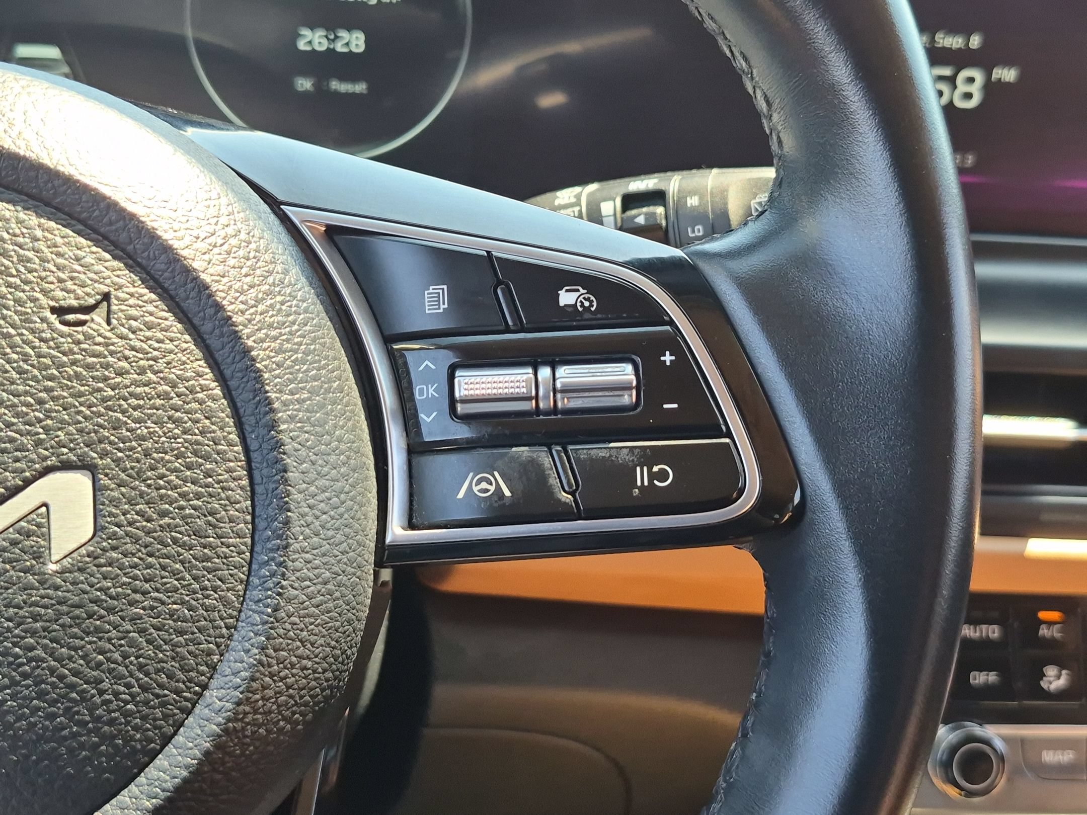 Used 2024 Kia Seltos EX FWD image 17
