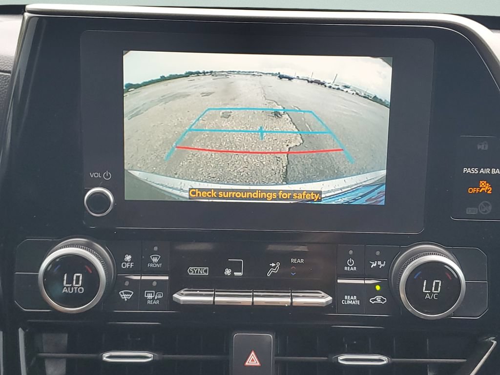 Used 2023 Toyota Highlander LE FWD image 17