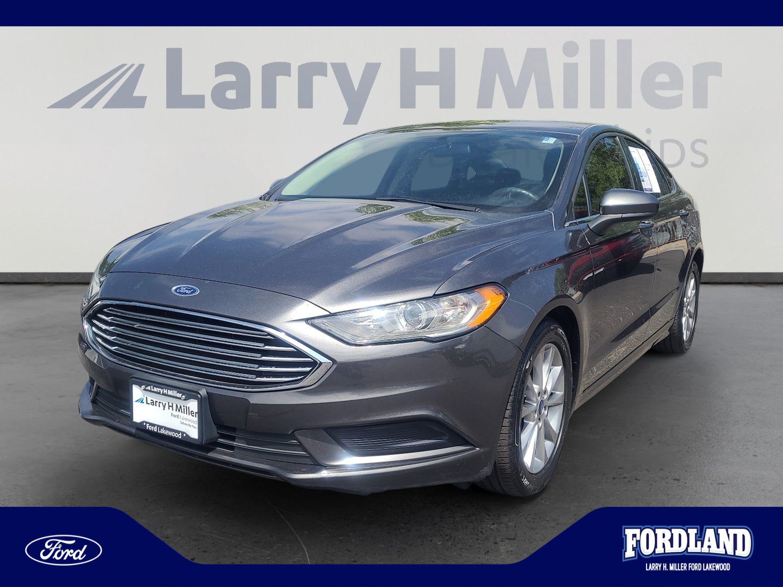 Used 2017 Ford Fusion SE w/ Fusion SE Technology Package FWD image 1