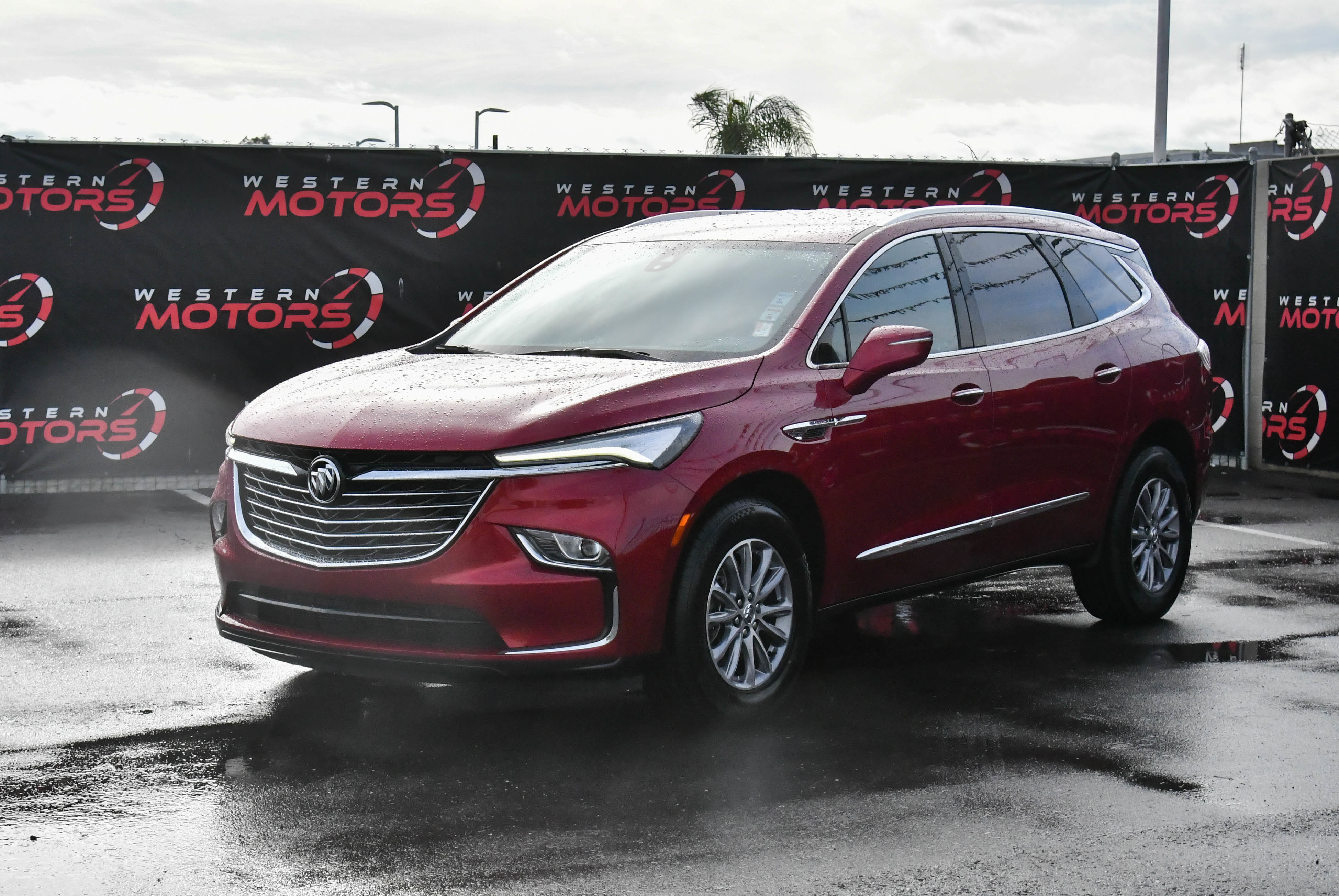 Used 2024 Buick Enclave Premium image 3