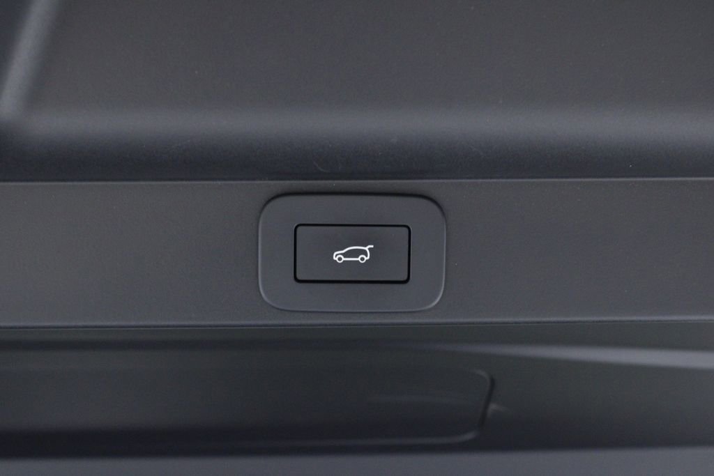 Used 2023 Land Rover Range Rover SE image 11