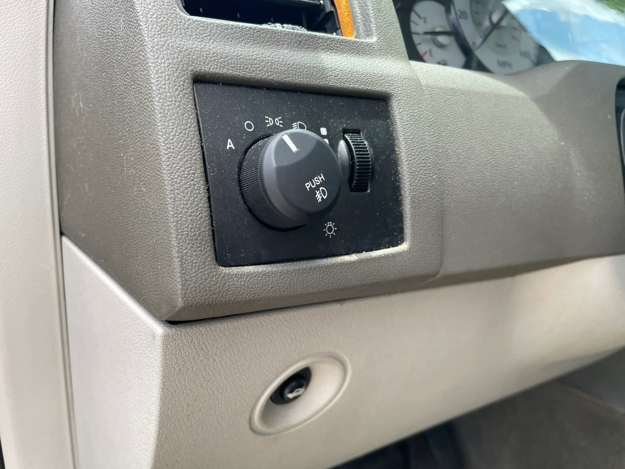Used 2010 Chrysler 300 Touring RWD image 19