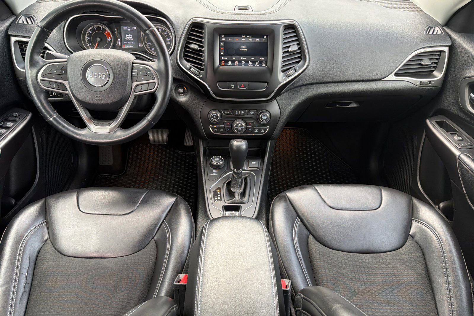 Used 2019 Jeep Cherokee Latitude Plus w/ Comfort/Convenience Group image 13