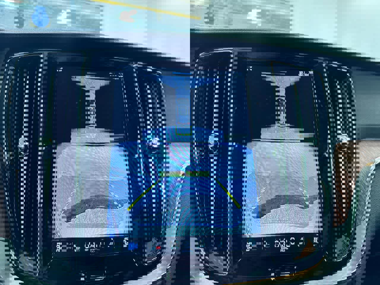 Used 2025 Volvo V60 B5 Cross Country Plus image 27