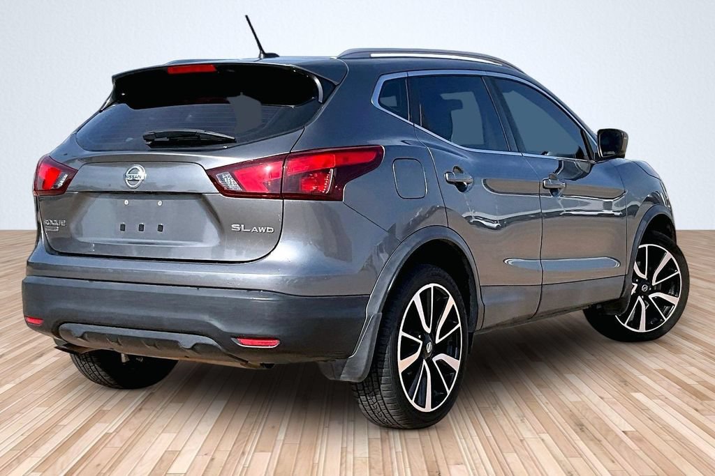 Used 2017 Nissan Rogue Sport SL AWD/4WD image 2