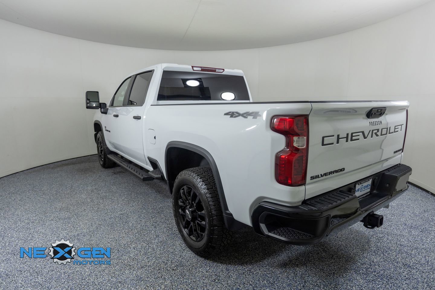 Used 2025 Chevrolet Silverado 2500 Custom w/ Custom Value Package AWD/4WD image 5