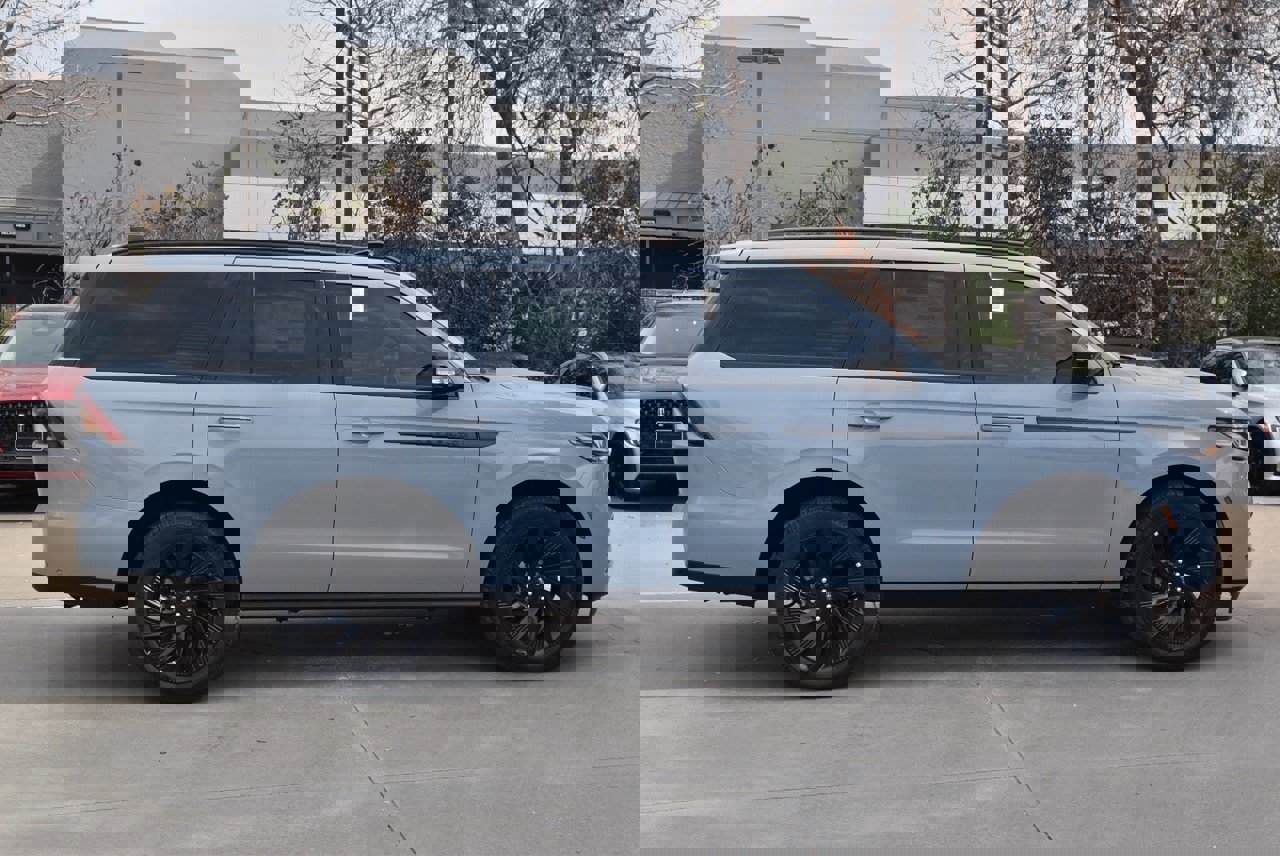 New 2025 Lincoln Navigator Reserve w/ Jet Appearance Package image 12