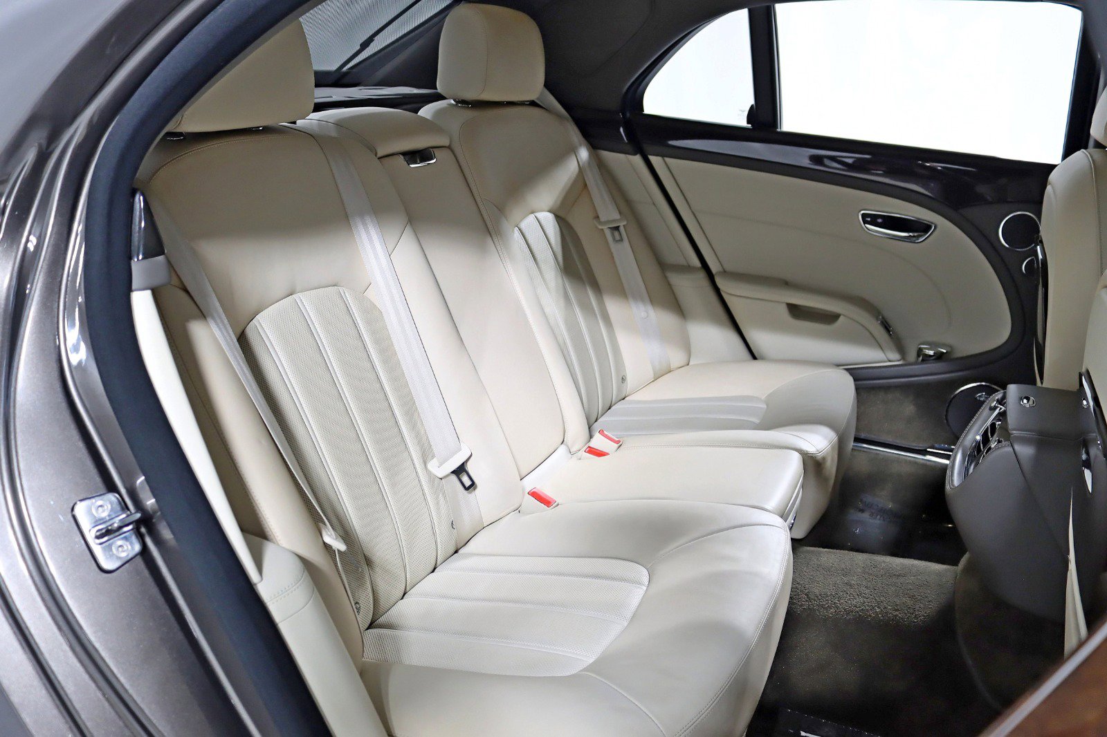 Used 2011 Bentley Mulsanne image 32