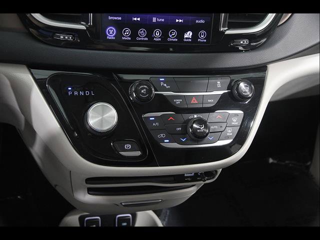 Used 2017 Chrysler Pacifica Touring-L FWD image 15