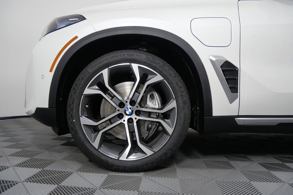 Used 2026 BMW X5 xDrive50e w/ Executive Package image 8