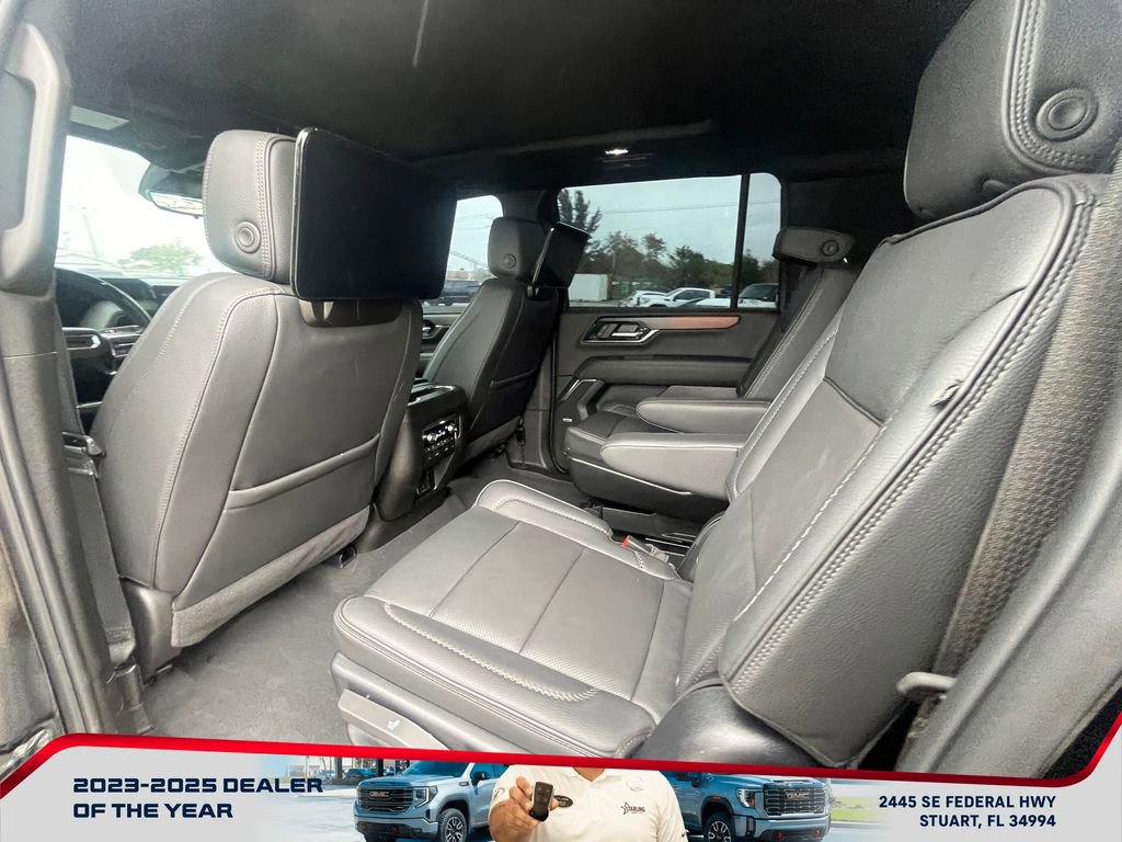 Used 2025 GMC Yukon XL Denali w/ Denali Reserve Package image 13