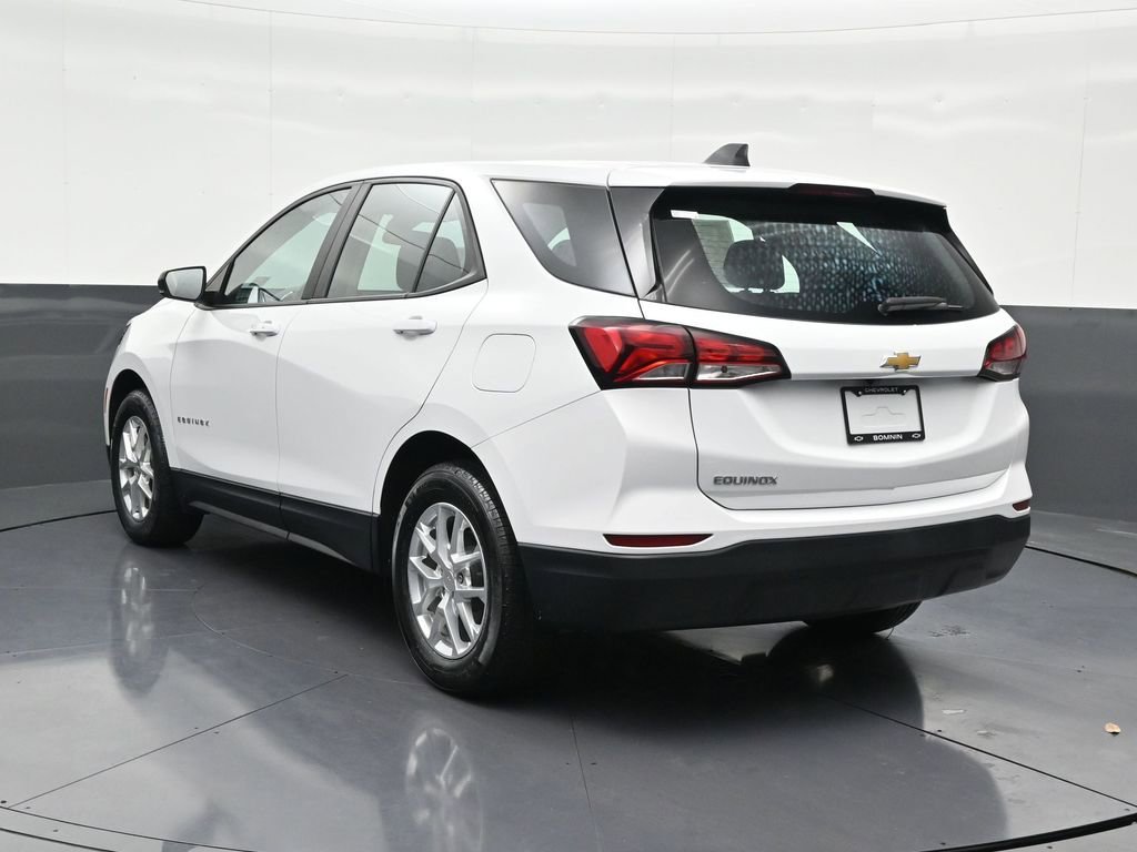 Used 2022 Chevrolet Equinox LS image 3