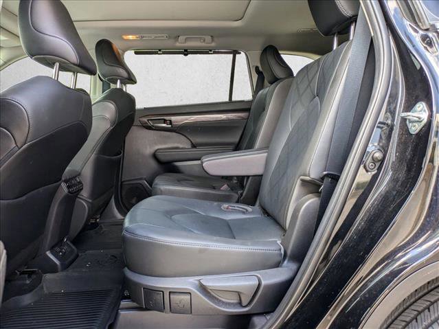 Used 2020 Toyota Highlander Platinum image 17