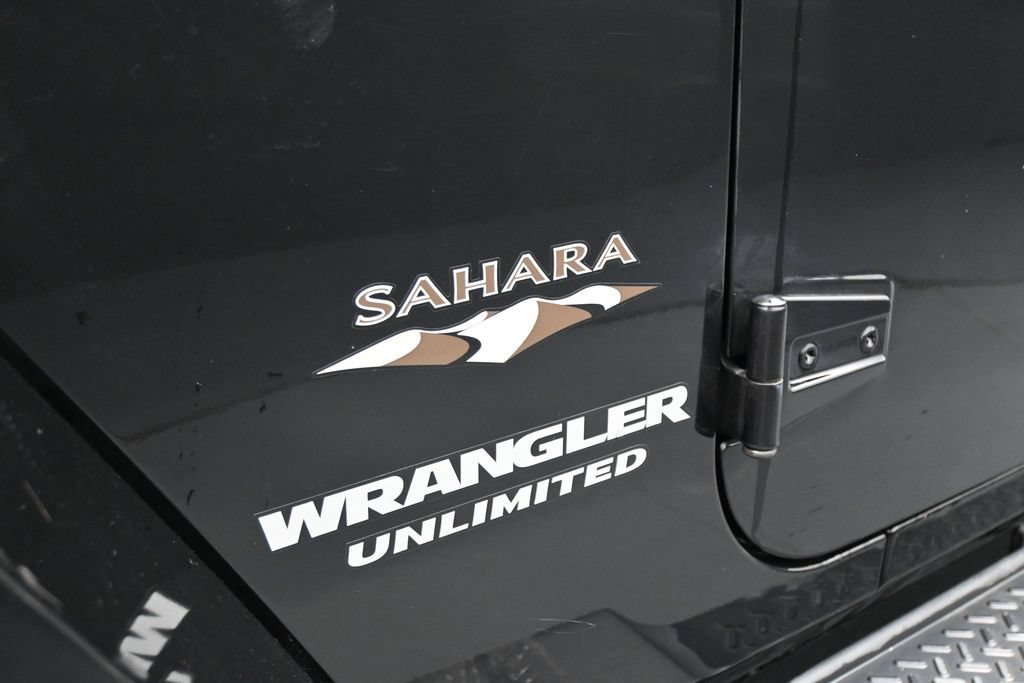 Used 2017 Jeep Wrangler Unlimited Sahara w/ Dual Top Group AWD/4WD image 9