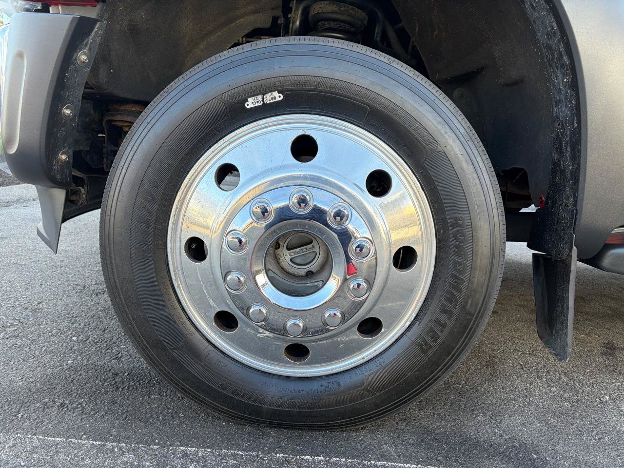 Used 2013 Ford F550 4x4 SuperCab Super Duty w/ Payload Upgrade Pkg image 21