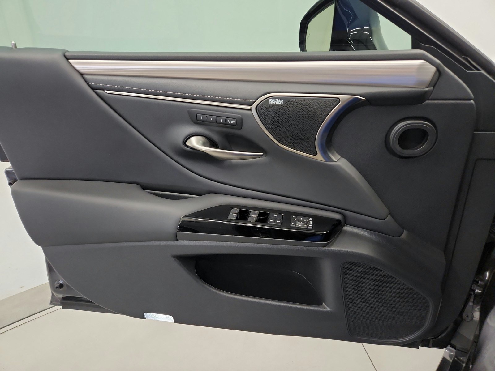 Used 2024 Lexus ES 300h F Sport w/ Accessory Package (Z2) FWD image 28