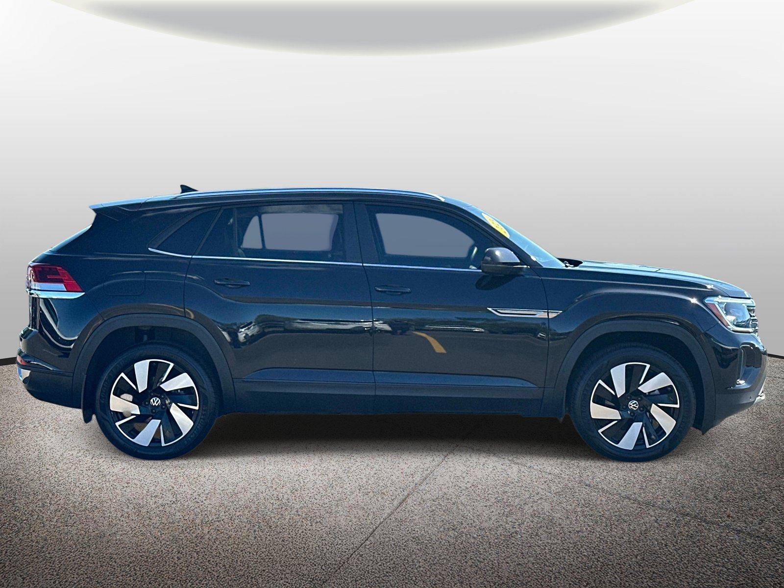 Used 2024 Volkswagen Atlas Cross Sport SE w/ Adventure Package AWD/4WD image 5