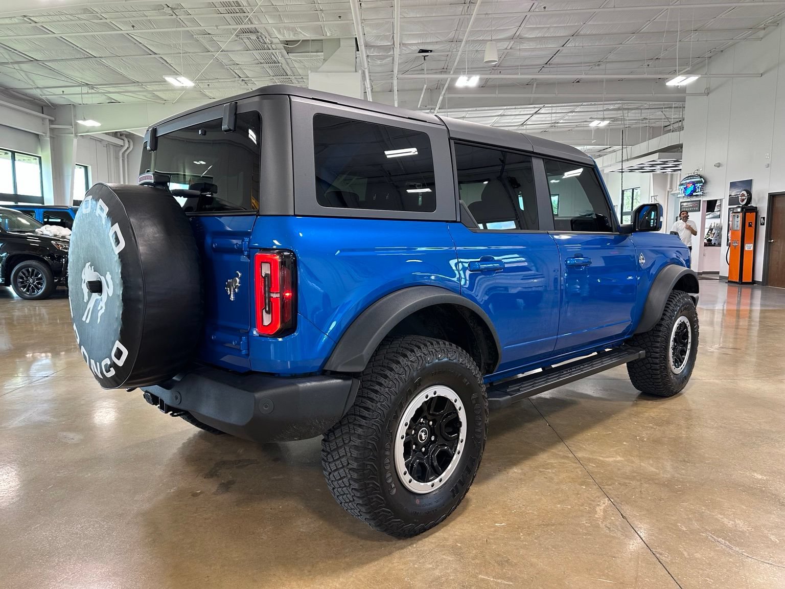Used 2022 Ford Bronco Outer Banks w/ Sasquatch Package AWD/4WD image 7