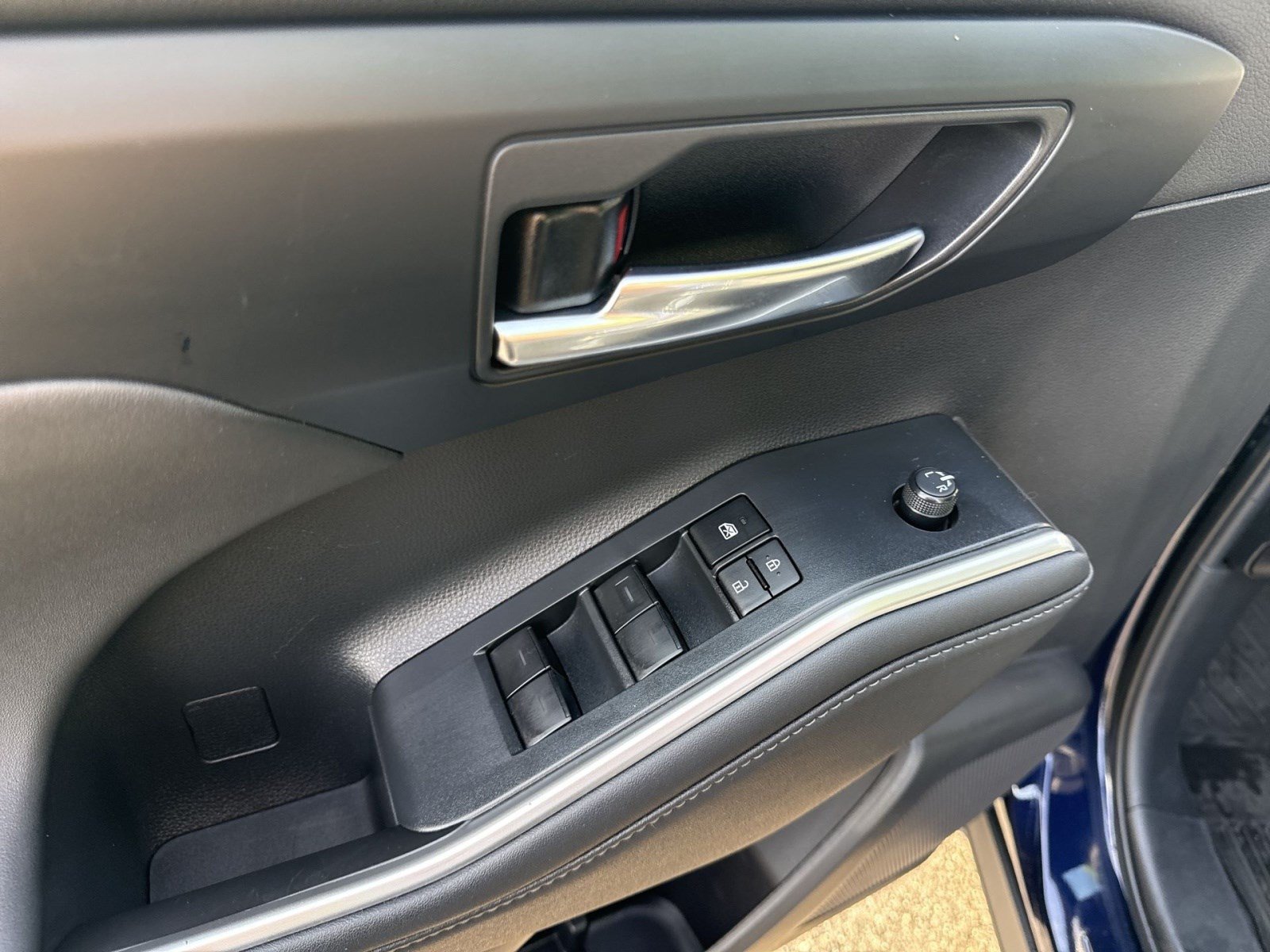 Used 2022 Toyota Highlander XSE AWD/4WD image 14