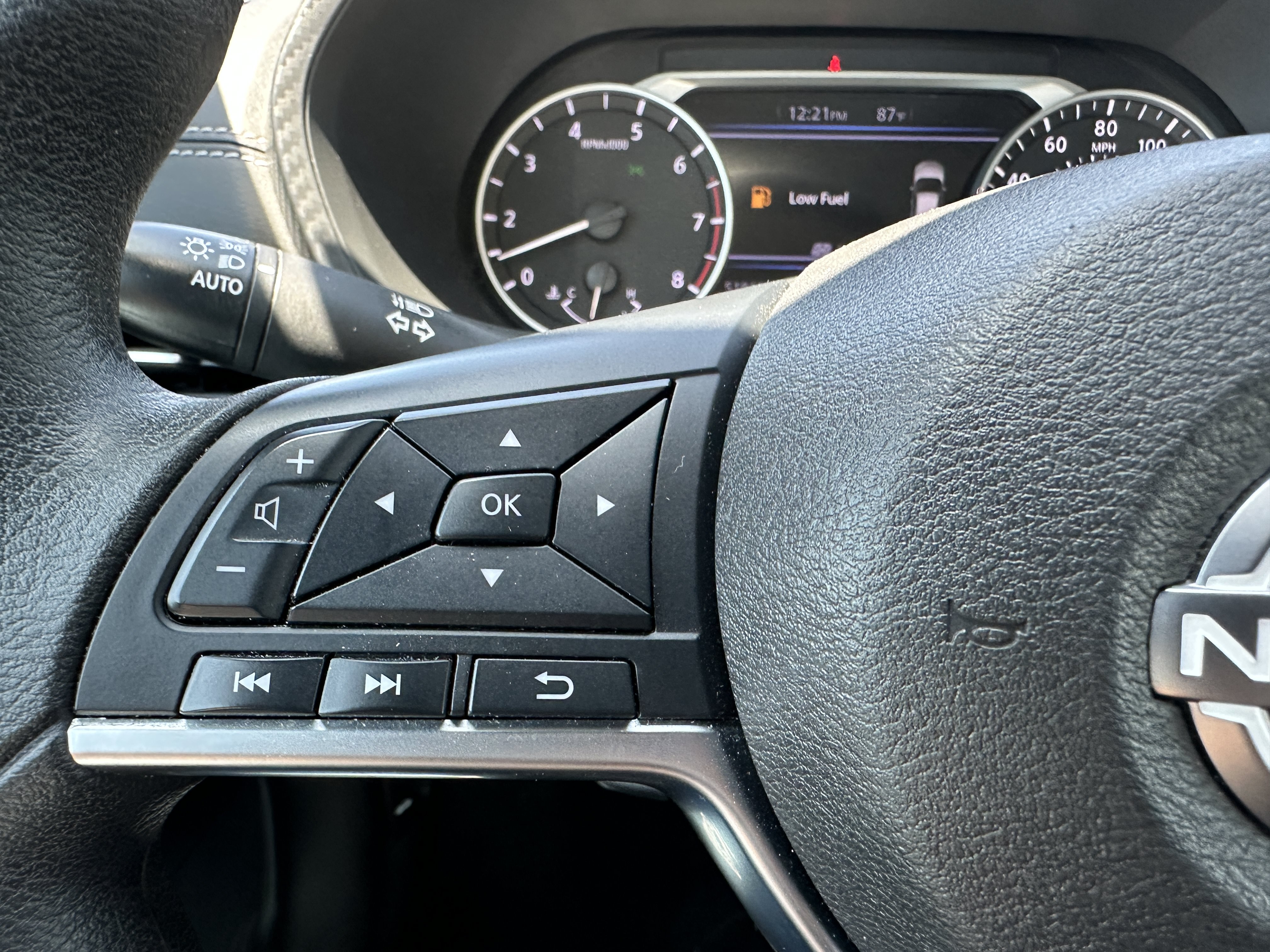 Used 2024 Nissan Sentra SV FWD image 25